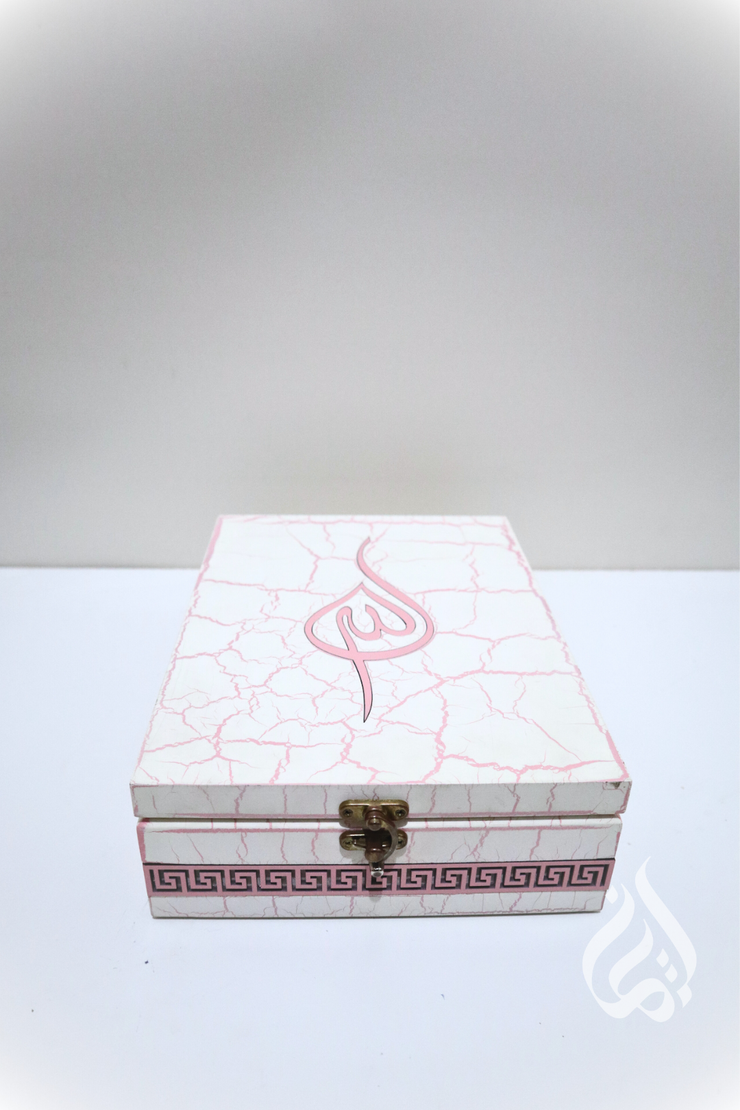 Qur'an in Vintage Box (White and Pink)